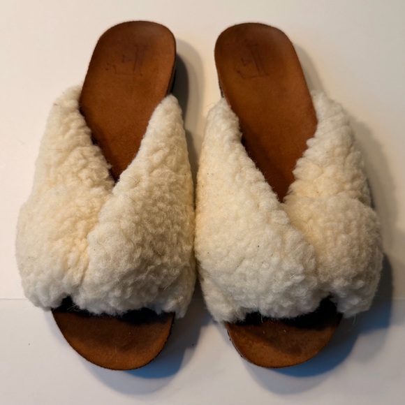 FLATTERED- Lou Teddy Cozy Shearling Slide Sandals in Cream - Picture 2 of 7